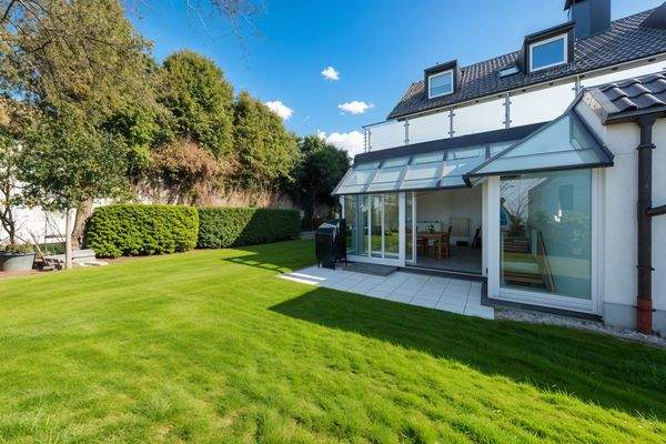Terrasse mit Zugang zum Garten  