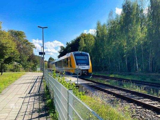 Regionalbahnanschluss direkt im Ort
