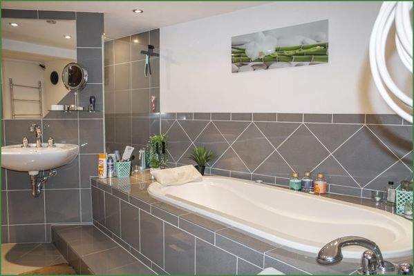 Badewanne im Untergeschoss