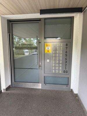 Eingangstür Haus.jpg