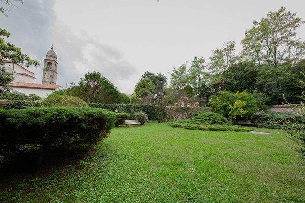 Eckhaus in Udine in der Via Grazzano