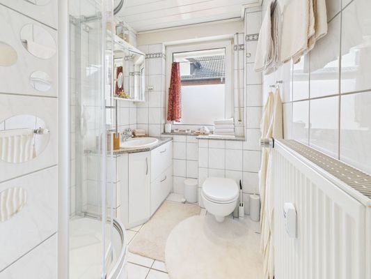 Badezimmer (OG)