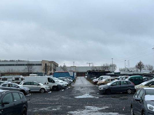 Blick ins Grundstück