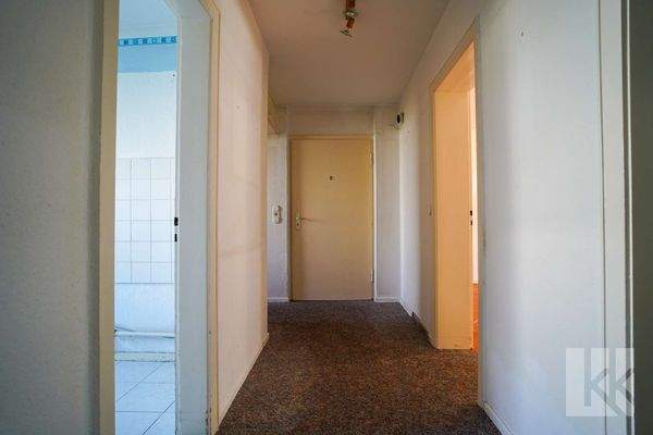 Ein zentraler Flur verbindet die Räume