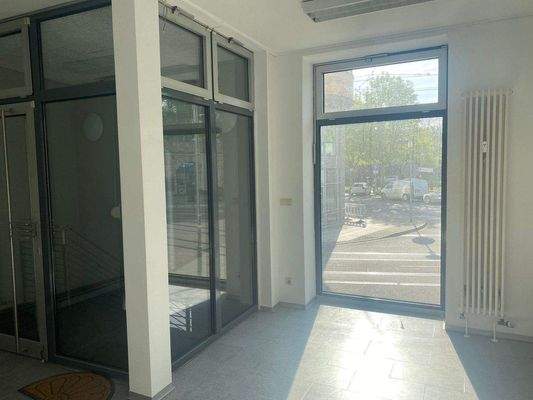 Verkaufs-/Geschäftsraum