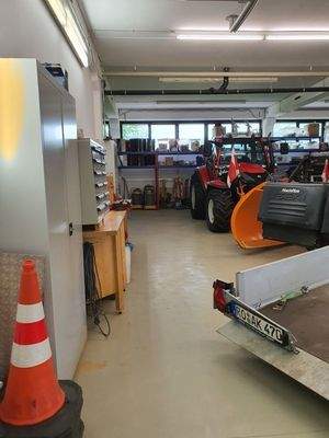 Halle lichtdurchflutet