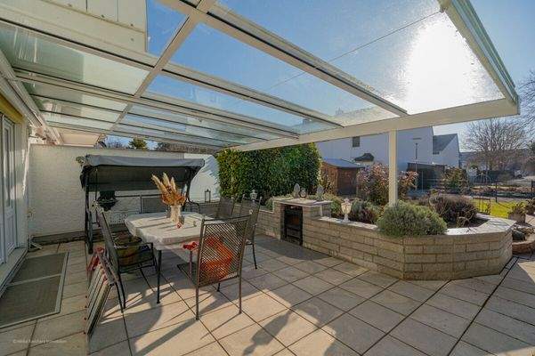 überdachte Süd-Terrasse