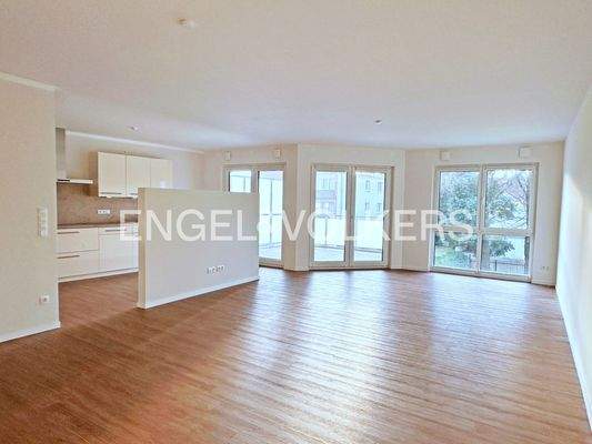 Lichtdurchflutet, großzügig...