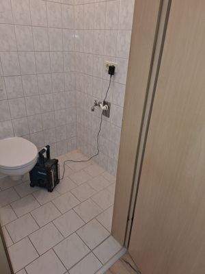 Extra WC mit Waschmaschinenanschluss