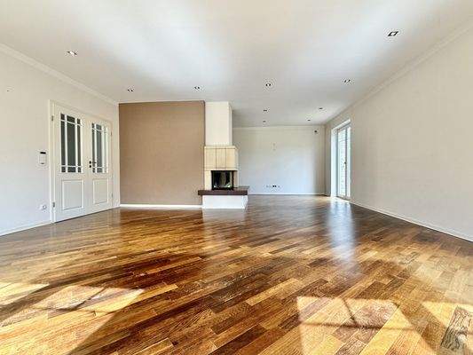 Wohn-/Esszimmer mit Kamin