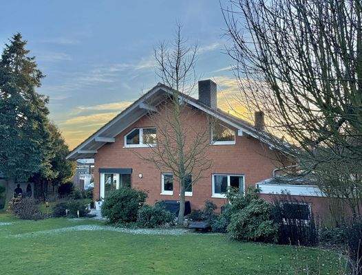 Rückansicht mit Garage