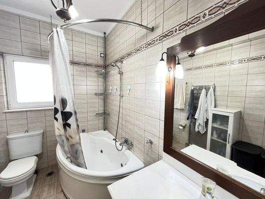 MIT VIDEO: Kreta, Neo Chorio: Zwei- Apartmentshaus zu verkaufen