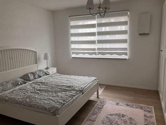 Schlafzimmer mit Kleiderschrank