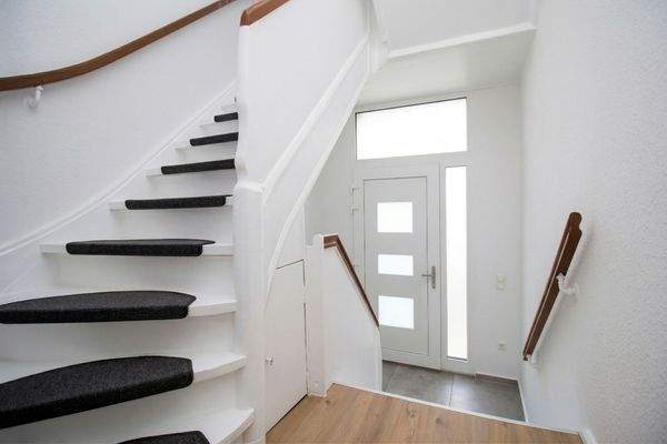 Eingangsbereich und Treppenaufgang