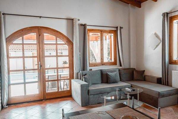 Kreta, Roumeli: Wunderschöne Villa auf dem Land