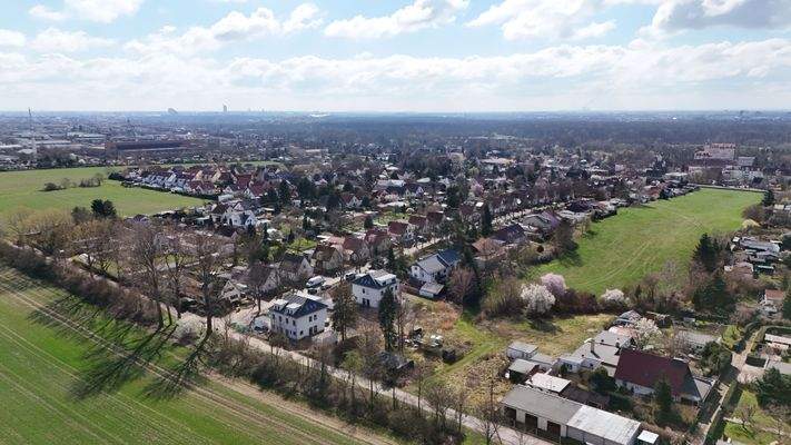 Grundstück mit Umgebung