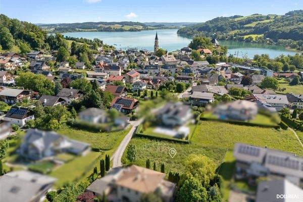 ... wenige Gehminuten in den Ort Mattsee