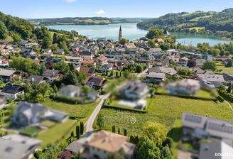 ... wenige Gehminuten in den Ort Mattsee