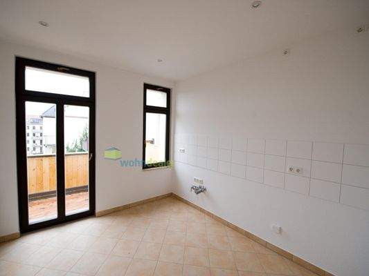 Küche mit Balkonzugang