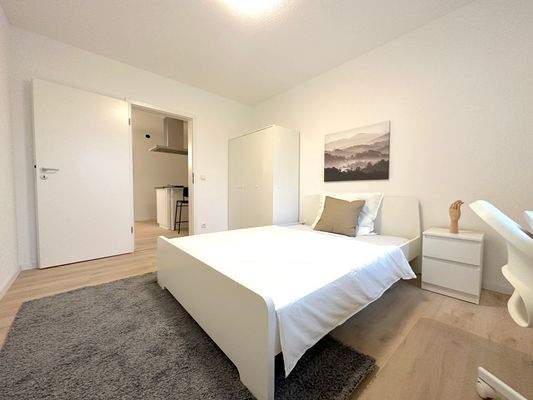 Helles WG-Zimmer mit Bett