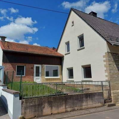 Hausansicht mit Anbau