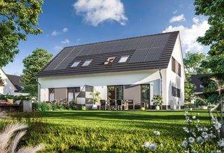 Hausansicht Garten mit Photovoltaik