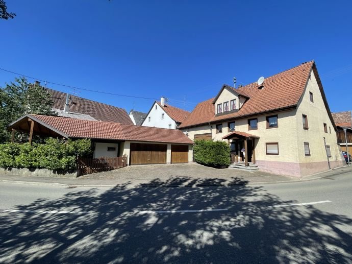 Liptingen - Hausanteil mit Ausbaureserve, Scheune, 3 Garagen und Werkstattgrube, Carport