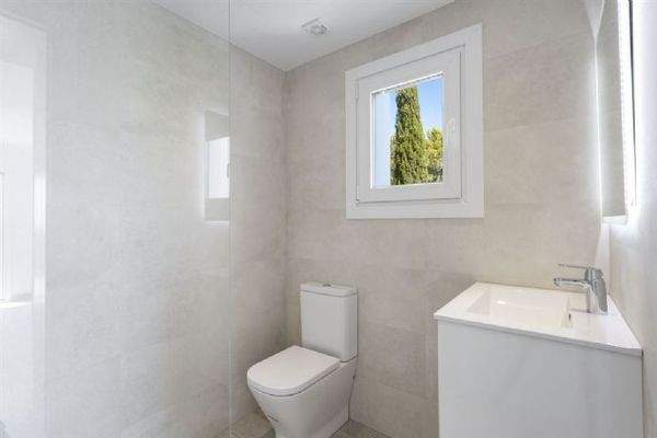 Modernisierte Luxus Villa in Costa den Blanes (16)