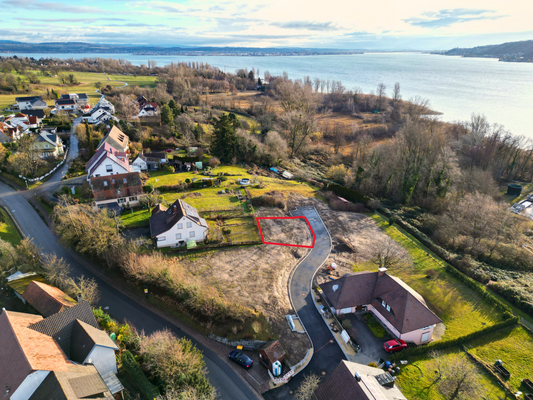 Grundstück mit Seesicht!