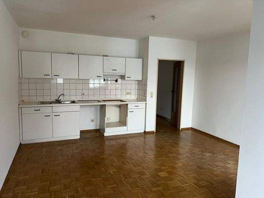 Helle Küche mit Holzboden