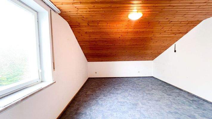 Kinderzimmer/Schlafzimmer DG