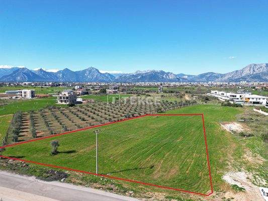 2,885 m² Commercially Zoned Land Close to Main Road in Antalya