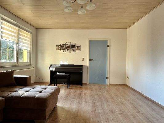 Wohnzimmer im EG (Hochparterre)