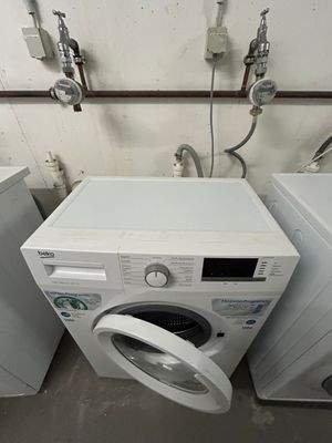 Waschmaschine mit offenem Bullauge