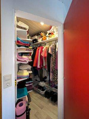 Begehbarer Kleiderschrank.jpeg