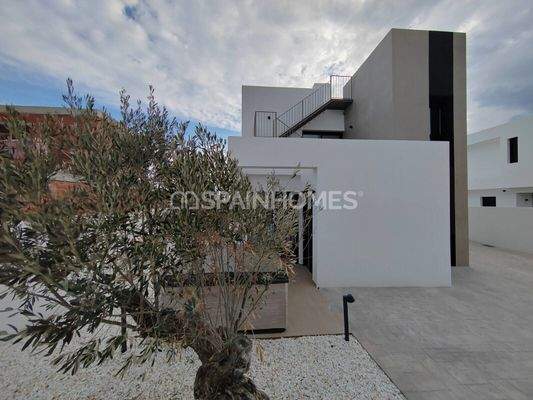 Detached House Close to San Juan Beach in Costa Blanca