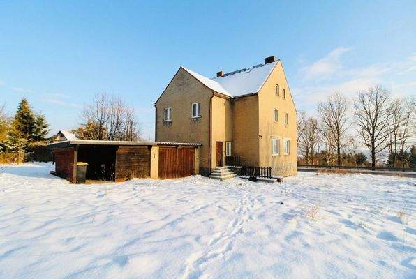 Ansicht Haus mit Nebengebäude