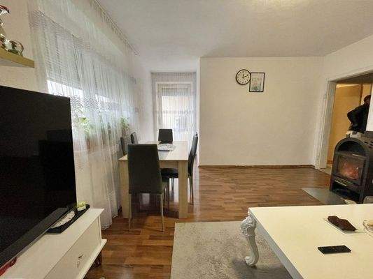 Wohnzimmer - Weitwinkel (2).jpeg