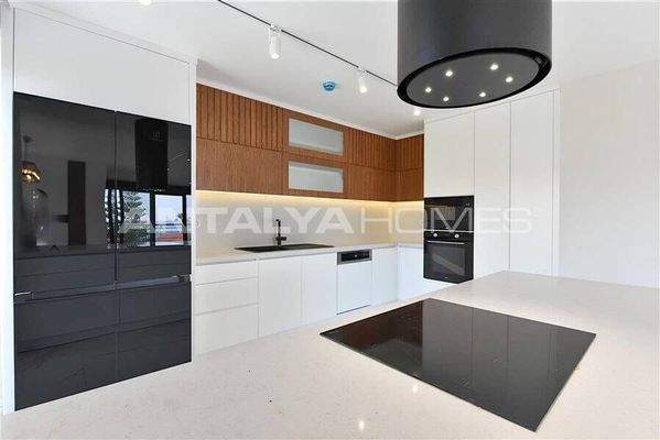 Ready-to-Move Flat in a Seafront Complex with Pool in Alanya