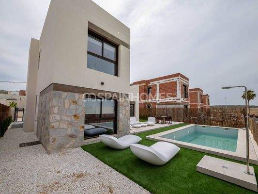 Stylish Mediterranean Houses with Golf and Nature Views in Algorfa