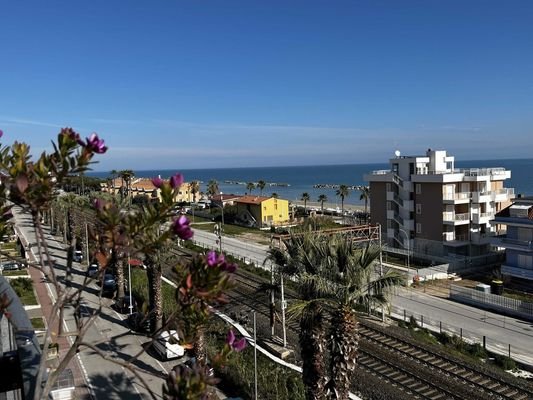 traumhafte Wohnung direkt am Meer in Cupra Marittima – Ascoli Piceno (Marken)