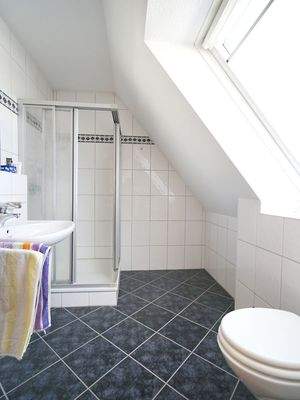 Weiteres Bad mit Dusche