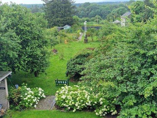 Grüne Oase mit Blick in die Eifel