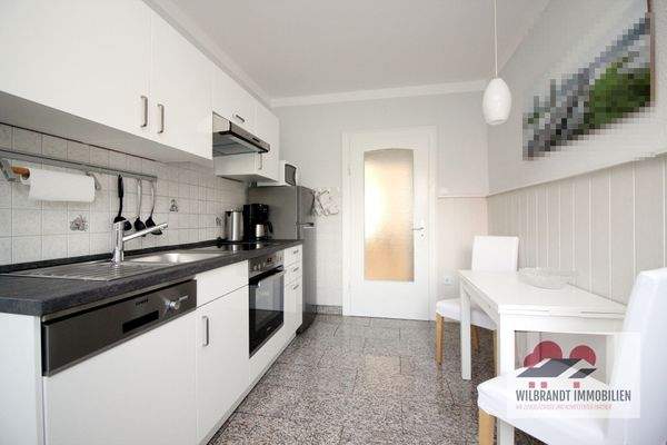 ...mit kleiner Sitzgelegenheit