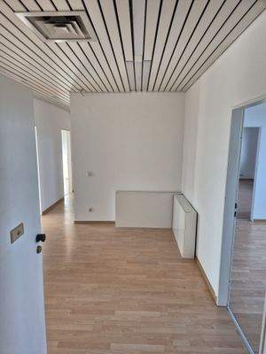 Eingangsbereich mit Empfang.jpg