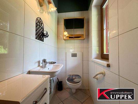 WC mit Waschbecken