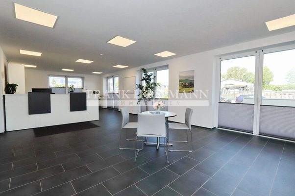 V8828 Bürogebäude Großraumbüro