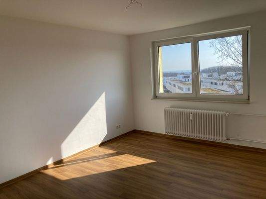 Schlafzimmer mit hochwertigen Vinylbelag in Holzoptik