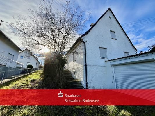 Hausansicht mit Garage