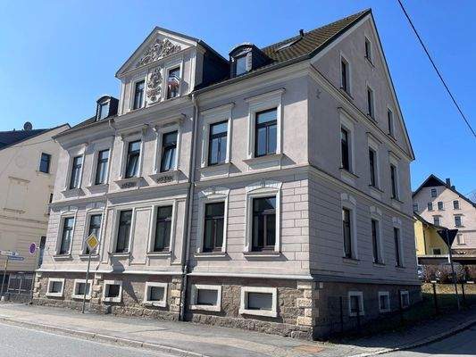 Hausansicht mit Whg. im EG rechts